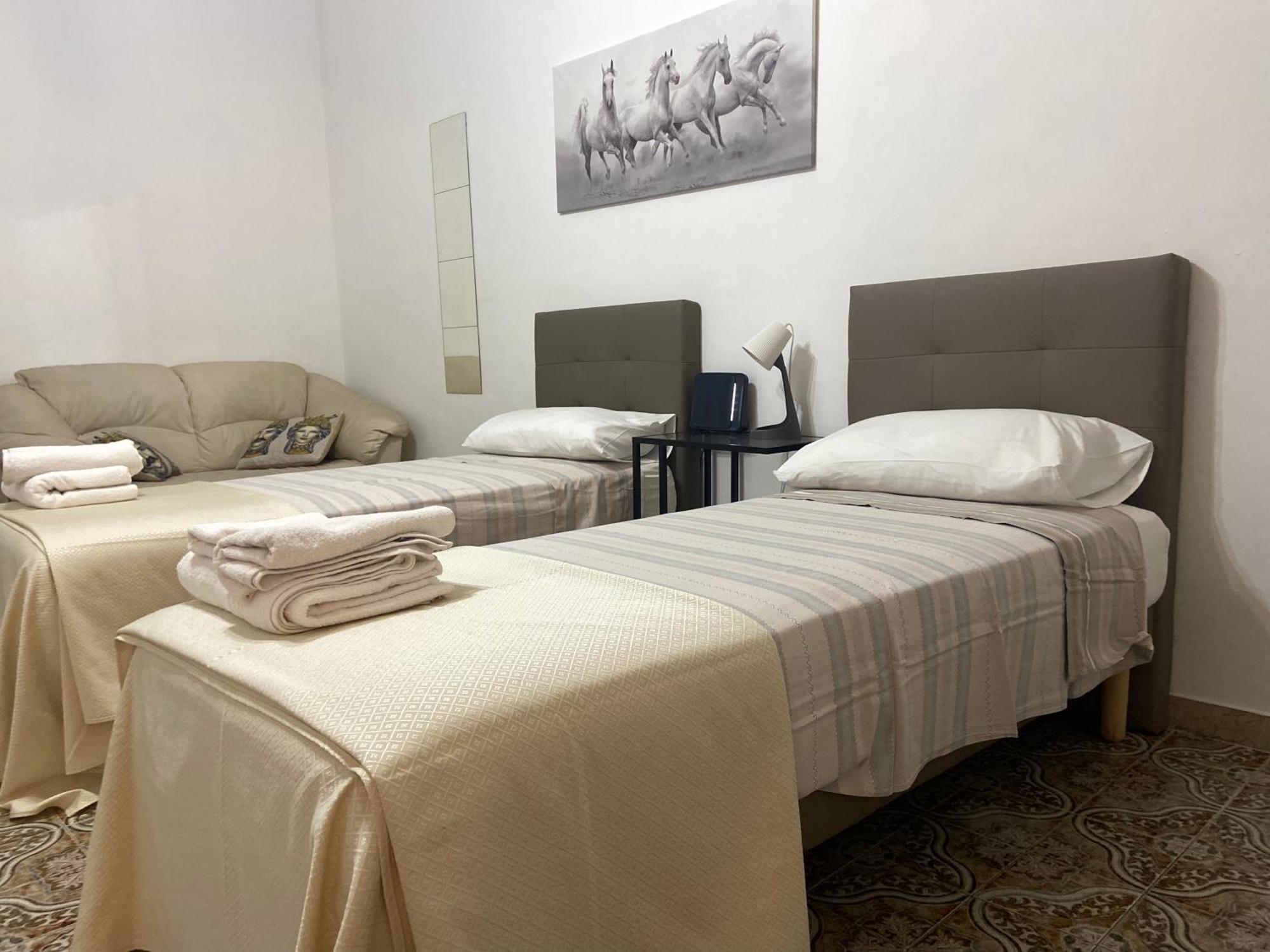 Casa Vacanza La Collegiata Κατάνια Εξωτερικό φωτογραφία