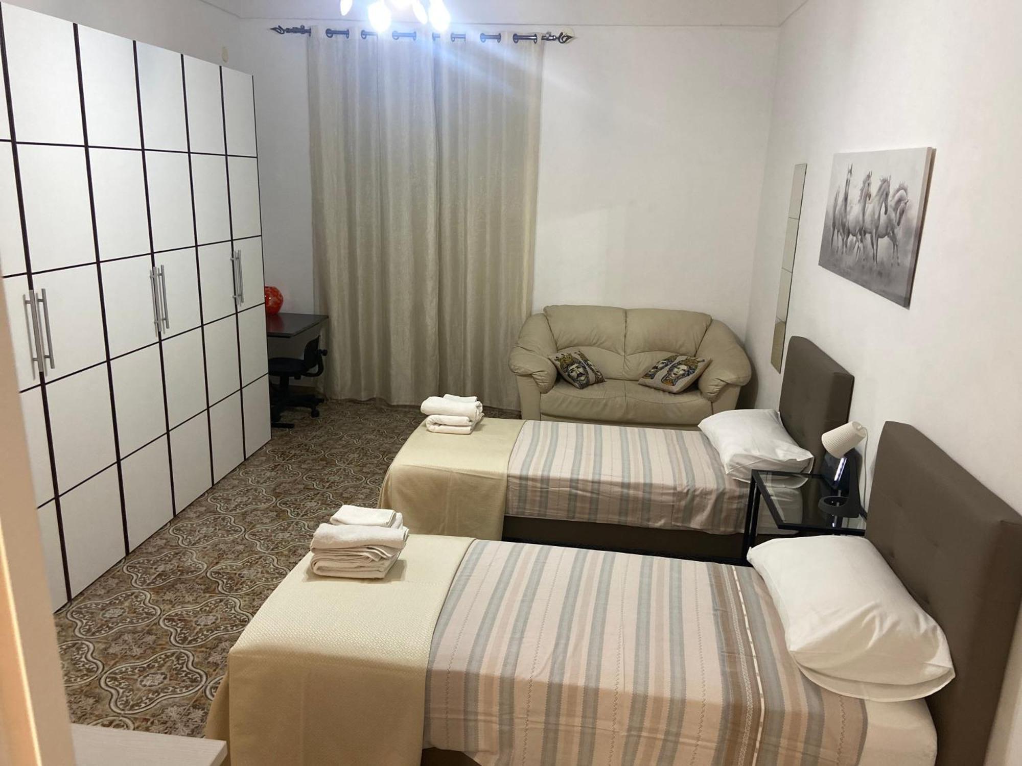 Casa Vacanza La Collegiata Κατάνια Εξωτερικό φωτογραφία